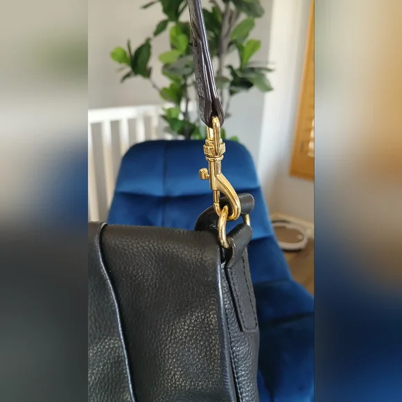 Aimee Kestenberg Corfu Convertible Leather Shoulder Bag. - Picture 5 of 14